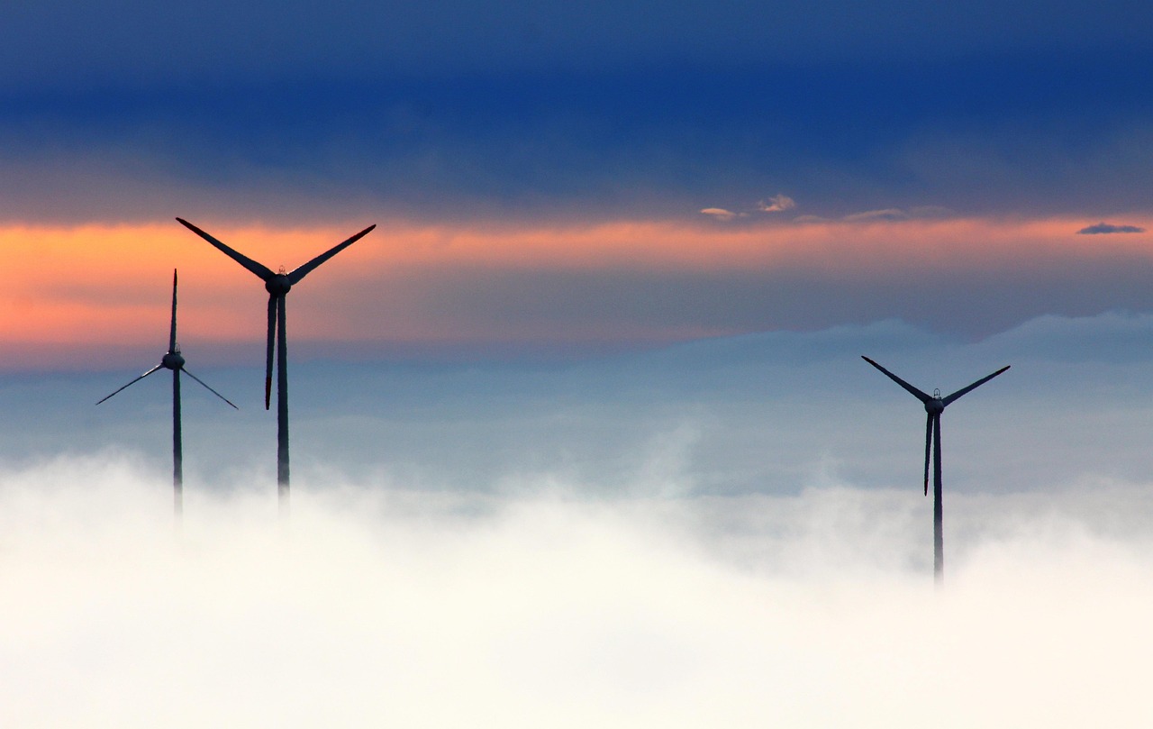 Zdjęcie wpisu: https://akademiaesg.pl/wp-content/uploads/2025/07/Energia-wiatrowa-jak-dziala-i-jakie-ma-zalety.jpg