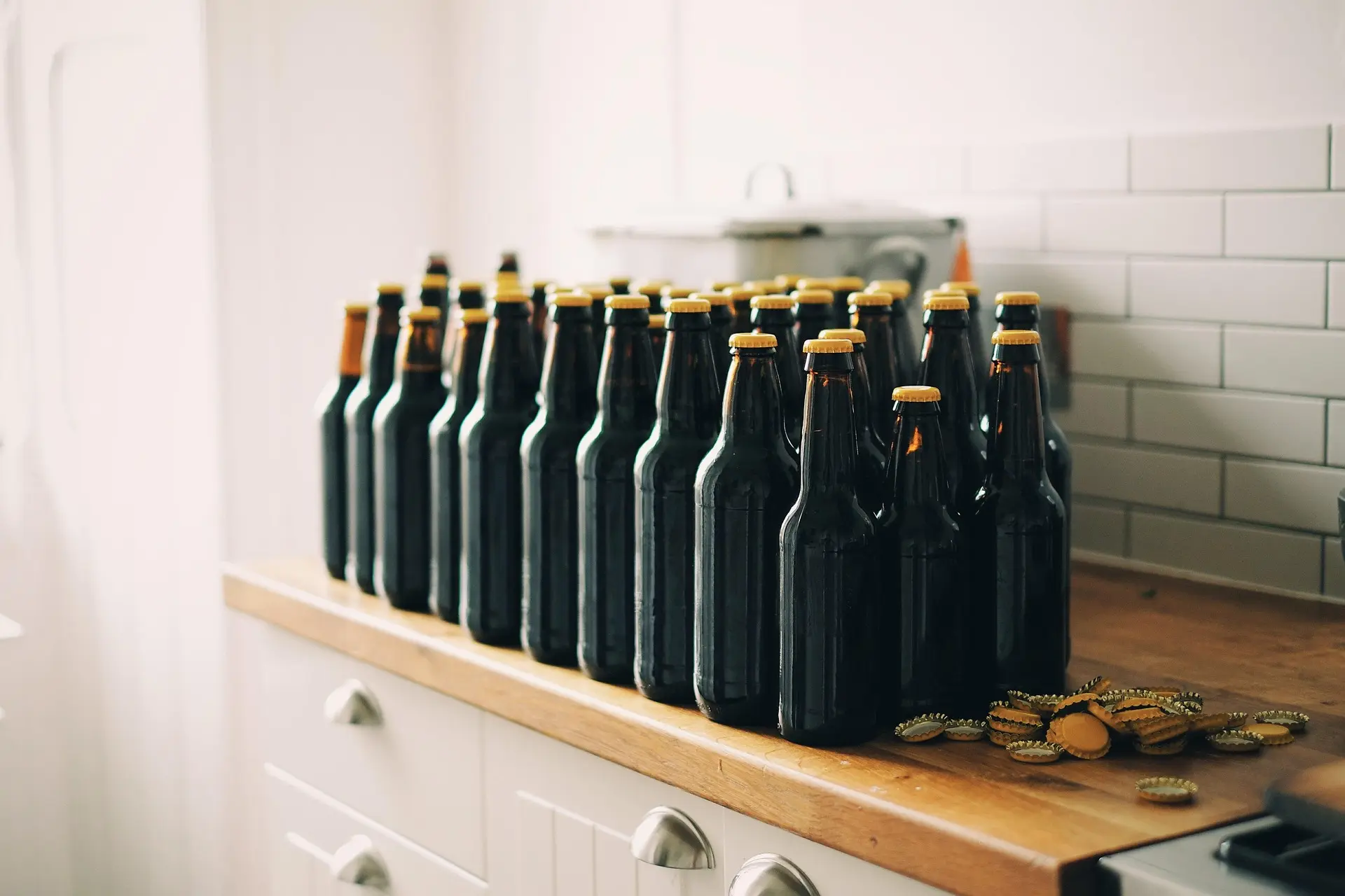Zdjęcie wpisu: https://akademiaesg.pl/wp-content/uploads/2025/07/bottles-1866945_1920.jpg