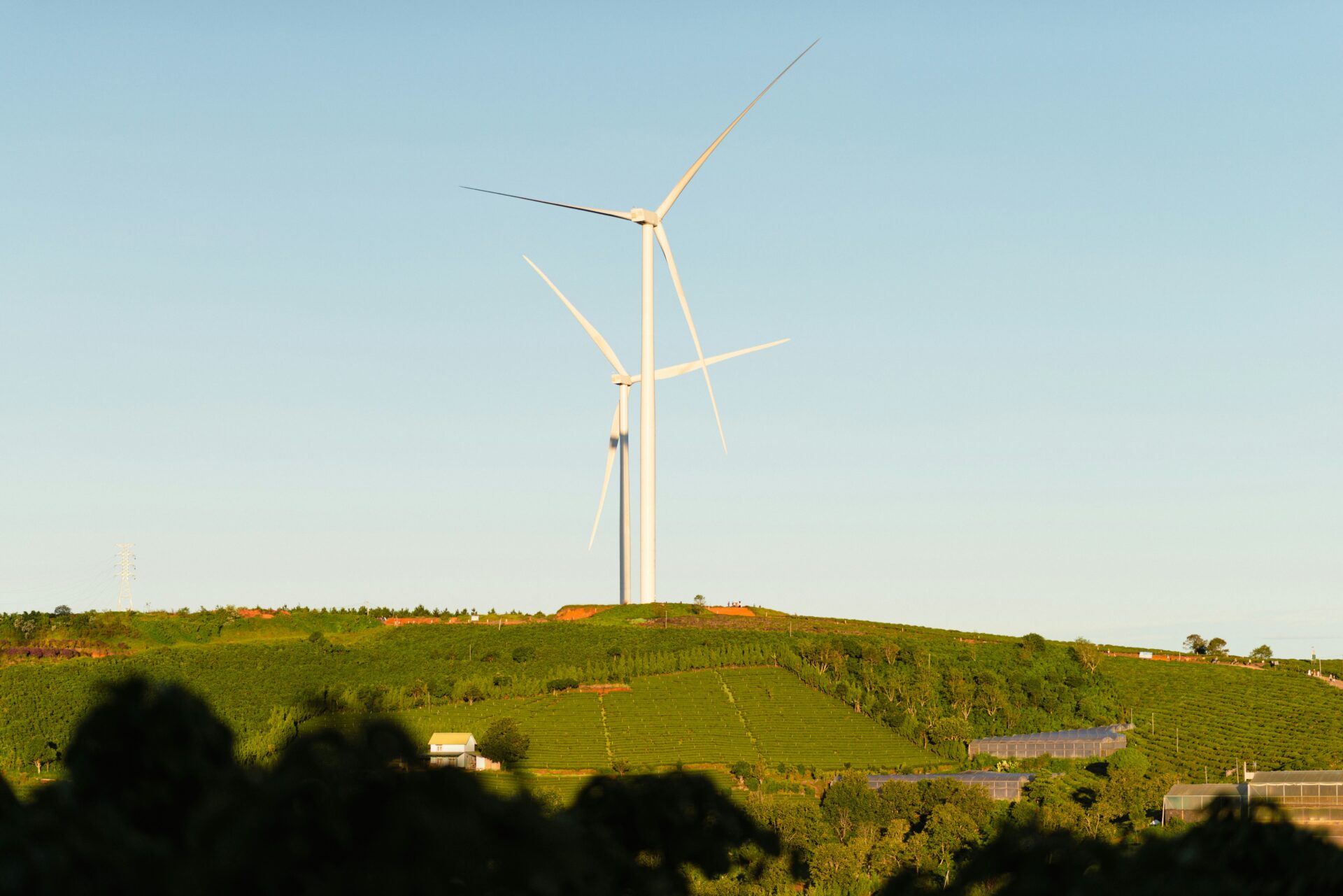 Zdjęcie wyróżniające wpisu: Mniej zielonej energii w elektroenergetyce, więcej w transporcie. Nowy projekt KPEiK